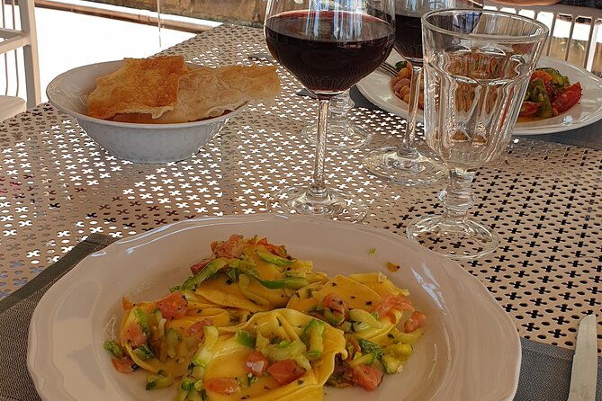 horseback-ride-and-gourmet-cuisine-in-a-historic-food-shop