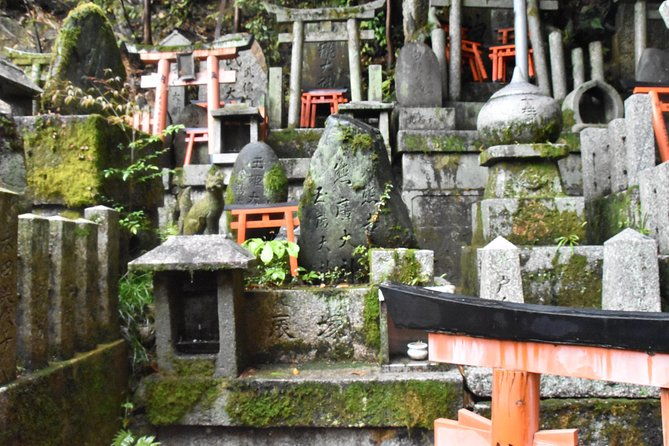 inside-of-fushimi-inari-exploring-and-lunch-with-locals-2