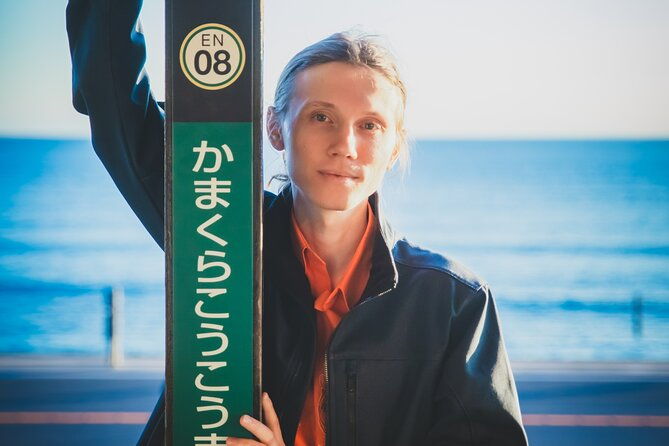 kamakura-tour-with-pro-photographer-anime-train-fuji-sunset