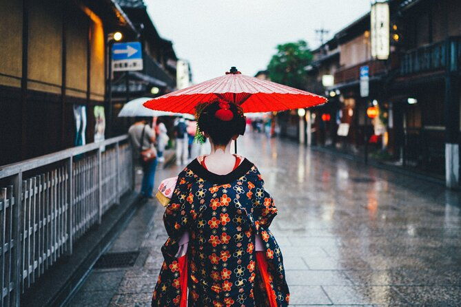 kyoto-geisha-district-walking-tour-in-gion
