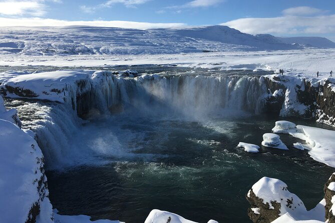 lake-myvatn-private-day-tour-myvatn-godafoss-waterfall-for-cruise-ships