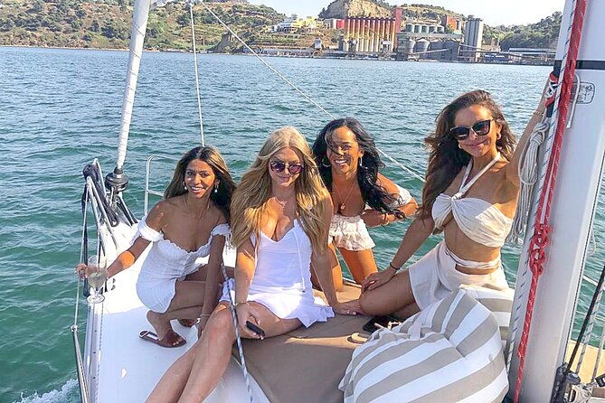 lisbon-private-luxury-boat-tour-with-welcome-drink