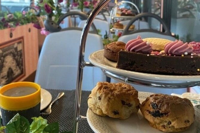 london-afternoon-tea-bus-with-panoramic-tour-on-upper-deck