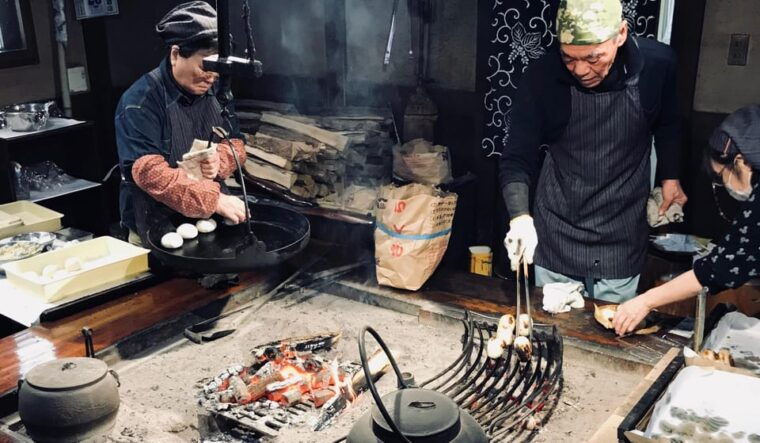 make-oyaki-dumplings-walk-around-zenkoji-temple-in-nagano