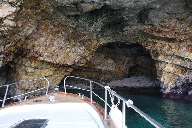 monopoli-shared-tour-by-gozzo-boat-to-the-polignano-caves