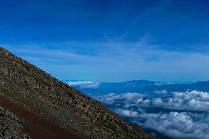 mt-fuji-trekking-1-day-tour-up-to-the-summit
