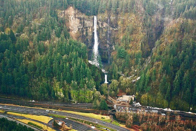 multnomah-falls-columbia-gorge-scenic-flight-by-envi-adventures