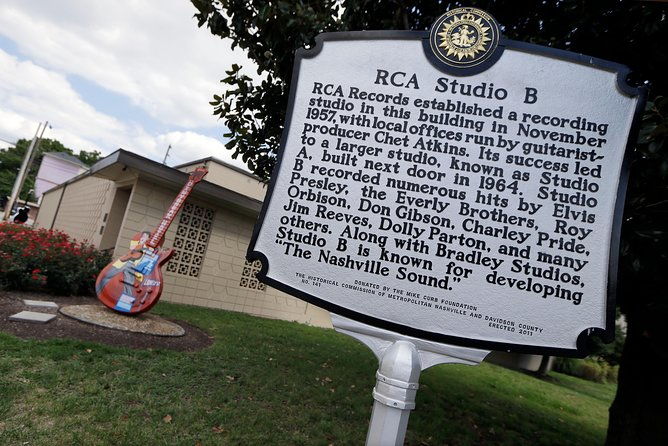 nashville-vip-style-private-tour-with-local-singer-songwriter