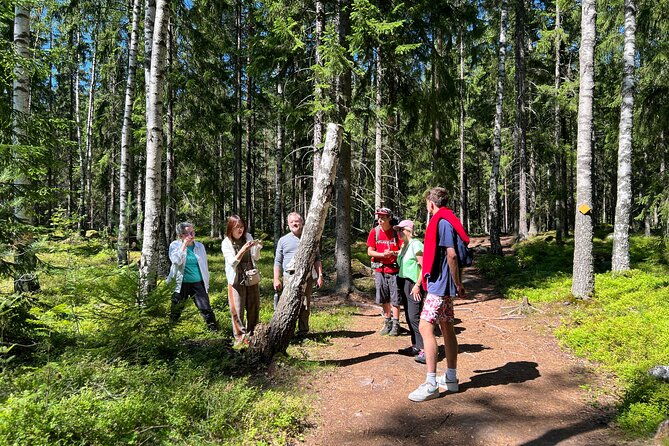 national-park-hike-finnish-smoke-sauna-experience-with-campfire-lunch