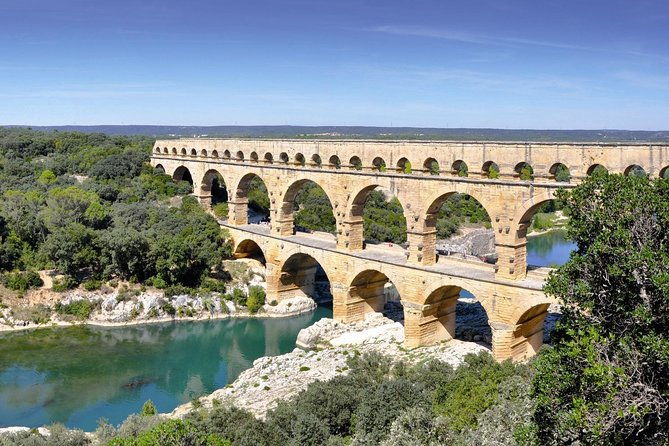 nimes-uzes-pont-du-gard-small-group-half-day-tour-from-avignon