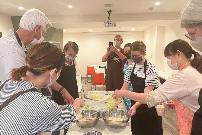 osaka-okonomiyaki-cooking-experience