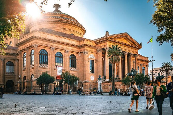 palermo-tour-historic-center-catacombs-monreale-in-cruisercar