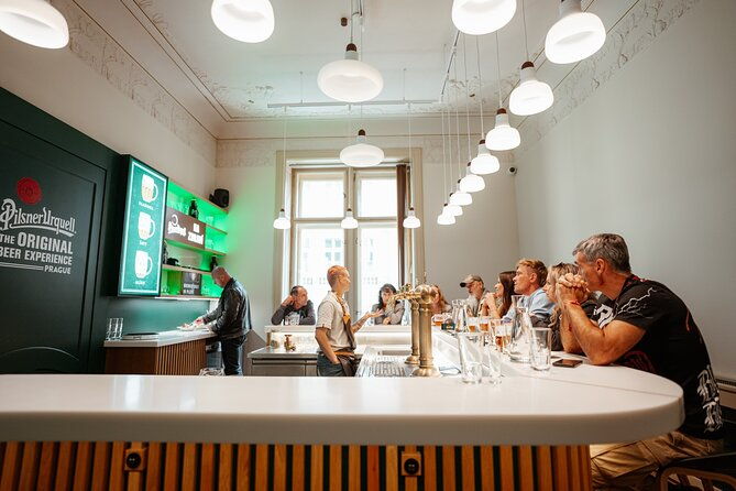 prague-beer-pouring-class-at-pilsner-urquell