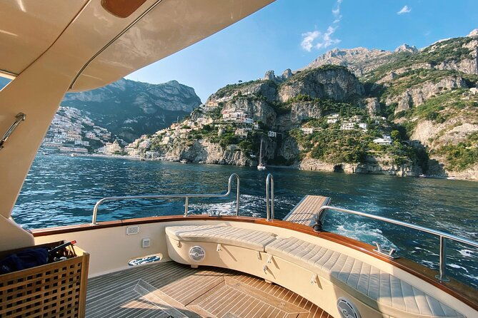 private-boat-tour-along-amalfi-coast