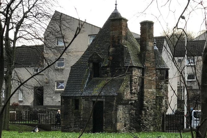 private-edinburgh-full-day-guided-tour-in-a-luxury-levc-txe