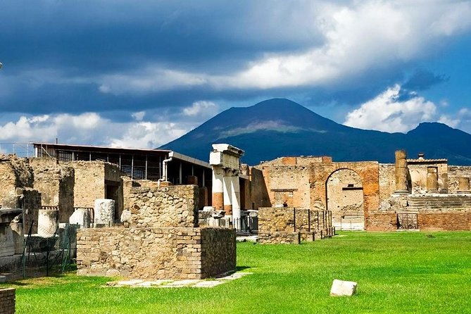 private-guided-tour-of-naples-historic-center-pompeii
