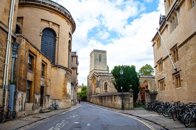 private-oxford-walking-tour-with-university-alumni-guide