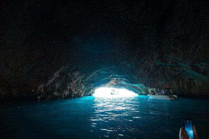 private-tour-blue-cave-and-lady-of-the-rocks-3-hours-tour