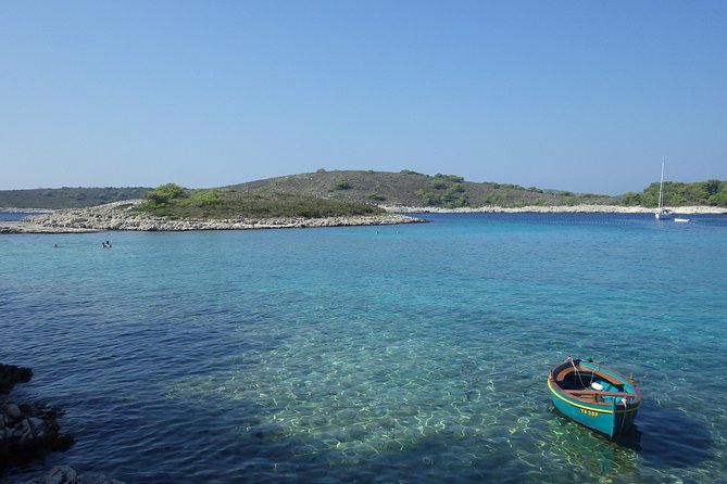 private-tour-of-pakleni-islands-red-cliffs-south-shore-of-hvar