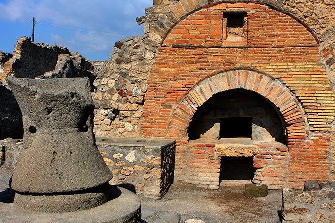 private-tour-with-official-guide-through-the-wonders-of-pompeii