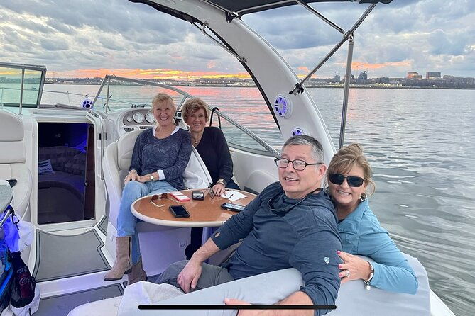 private-yacht-tour-along-washington-dc-waterfront