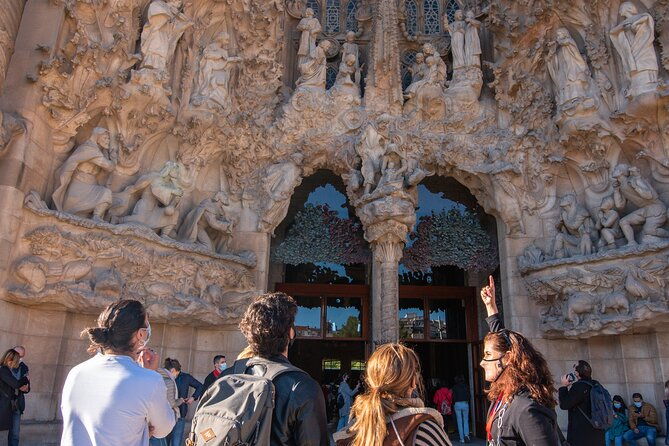sagrada-familia-small-group-guided-tour-with-skip-the-line-ticket