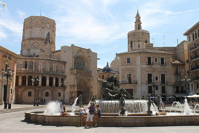 shore-excursion-city-tour-with-tapas-in-11th-century-monument
