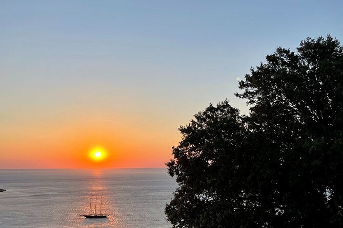 small-group-hiking-from-pefkos-to-navarone-bay-at-sunrise