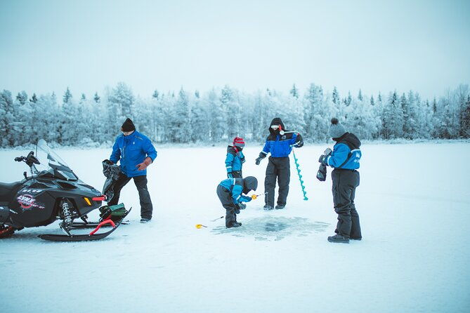 snowmobiling-and-ice-fishing-in-apukka-resort-rovaniemi