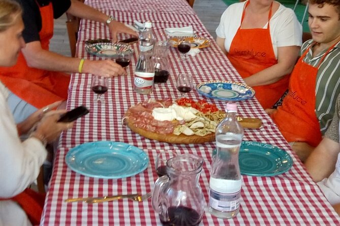 sorrento-pizza-class-with-wine-limoncello-and-transfer-included