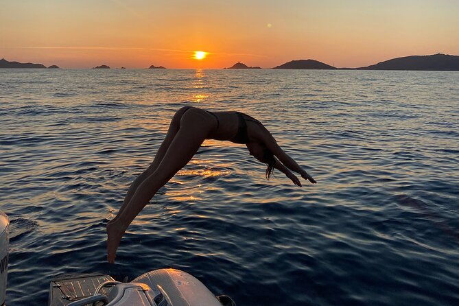 sunset-boat-cruise-with-aperitif-at-the-sanguinary-islands