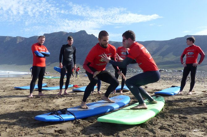surf-class-in-famara-915-1200-or-1145-1430-2h-class