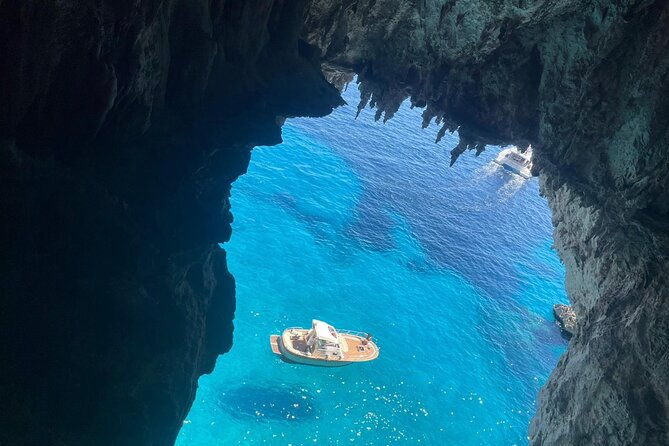 three-hour-private-guided-tour-of-capri-with-a-luxury-gozzo-cabin-cruiser