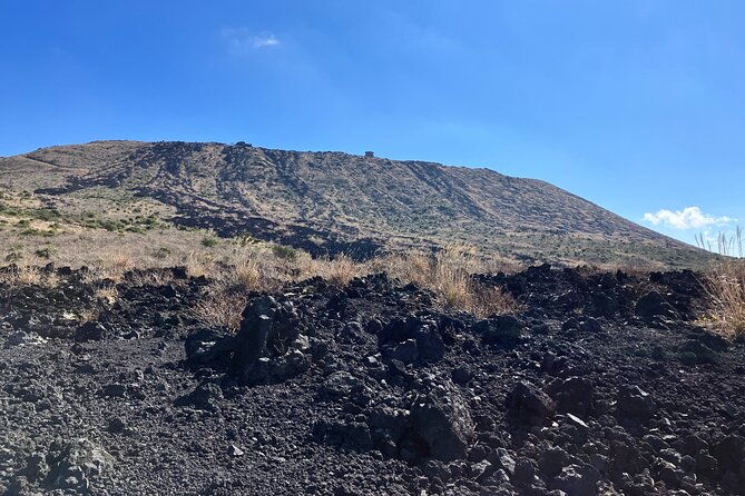 trekking-volcanic-island-in-izu-oshima