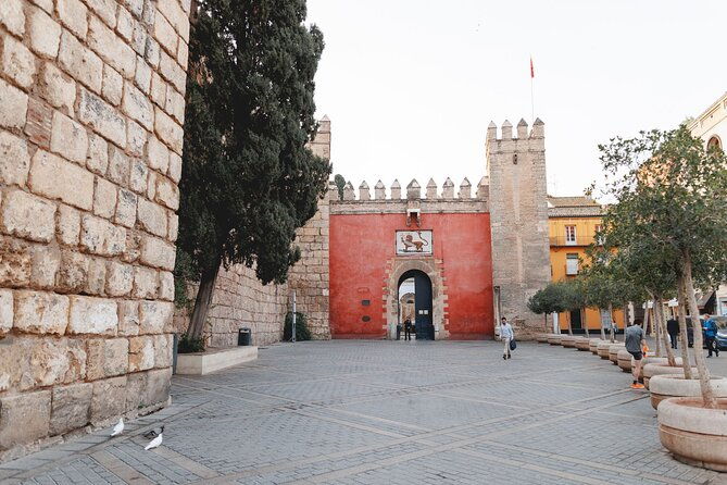 vip-seville-tour-exclusive-alcazar-first-entry-pre-opening