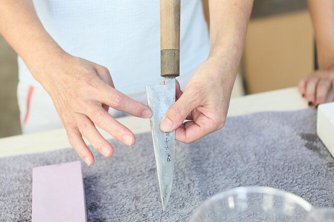 whetstones-factory-tour-and-knife-sharpening-experience