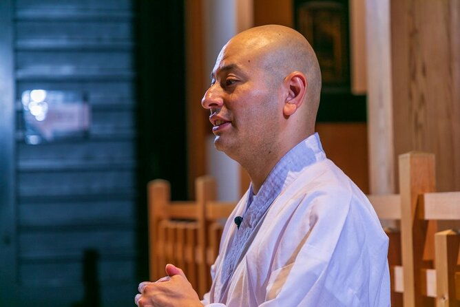 zen-meditation-with-a-japanese-monk-in-odawara-castle