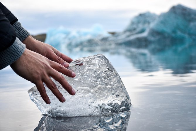 4-day-blue-ice-cave-south-coast-golden-circle-snaefellsnes-northern-lights