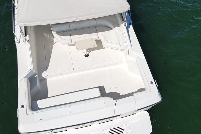 50ft-luxury-yacht-tour-in-miami-beach-captain-champagne-party