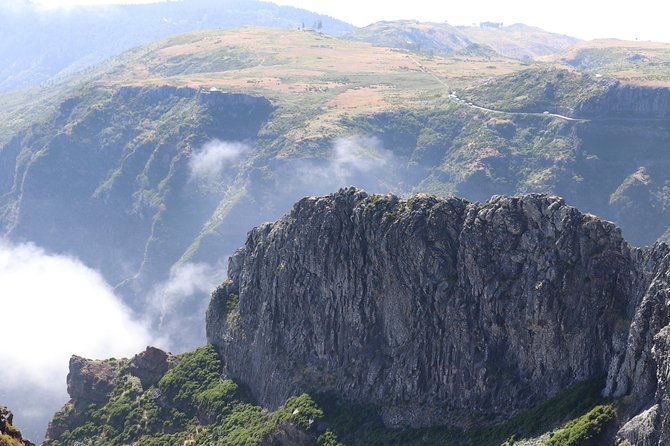 arieiro-peak-santo-da-serra-and-cristo-rei-4x4-experience