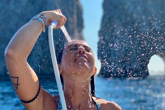 boat-tour-in-capri-italy