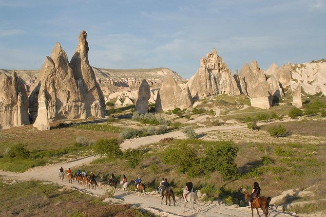 cappadocia-sunset-horse-riding-through-the-valleys-and-fairy-chimneys