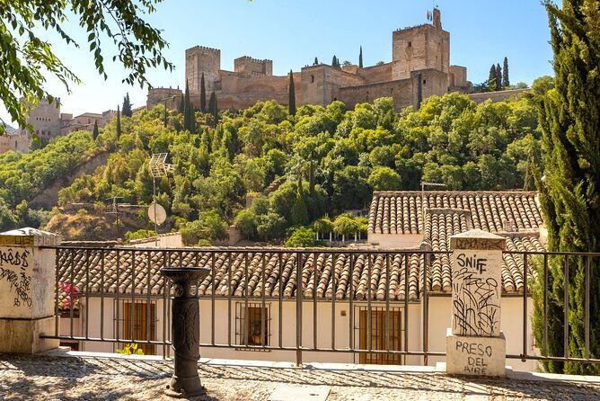 granada-scavenger-hunt-and-sights-self-guided-tour