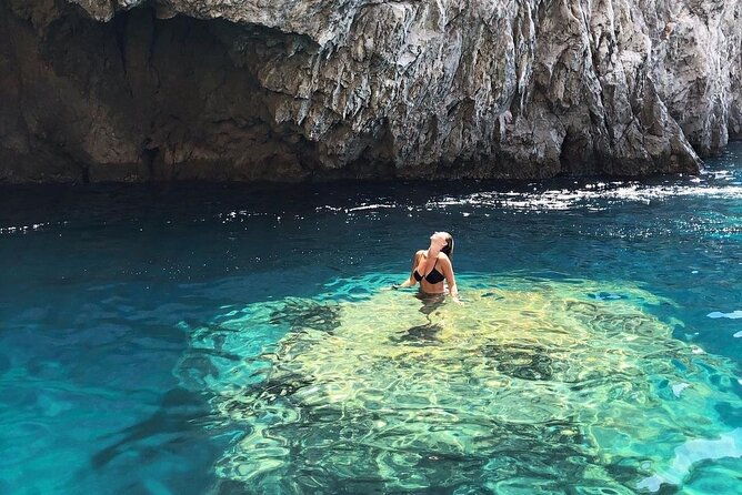 half-day-tour-of-capri-by-private-boat
