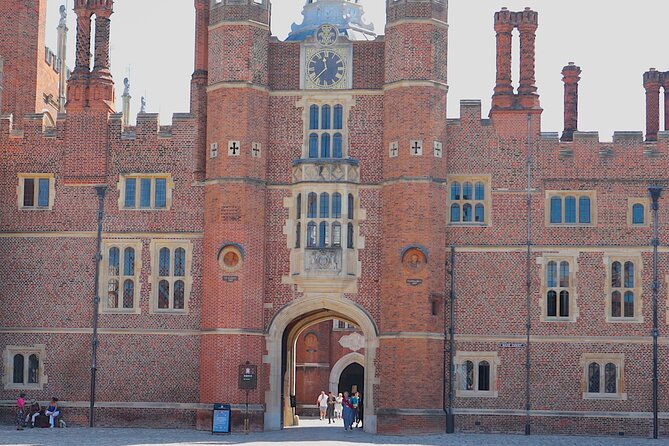 hampton-court-guided-tour-full-day-and-high-tea