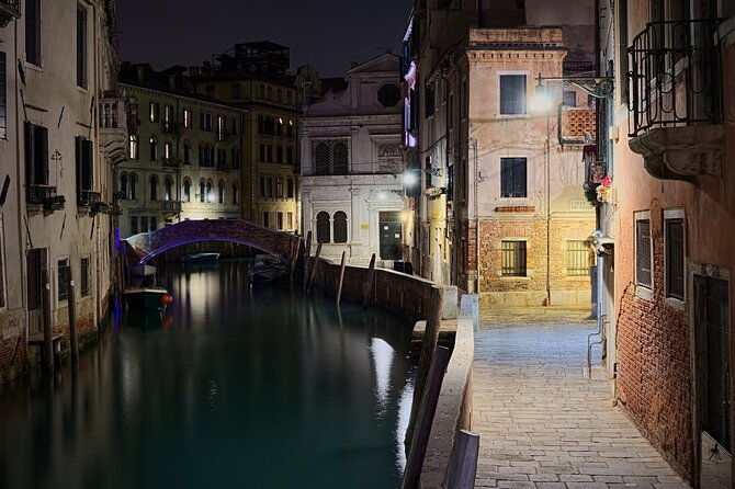 highlights-and-hidden-gems-night-tour-in-venice