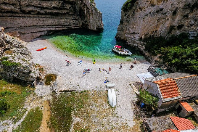 luxury-blue-cave-hvar-and-vis-boat-tour-from-split-and-brac
