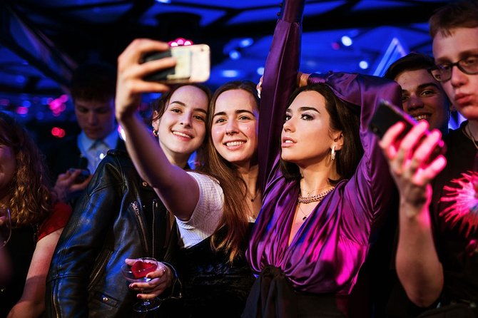 madame-tussauds-amsterdam-1-hour-canal-cruise