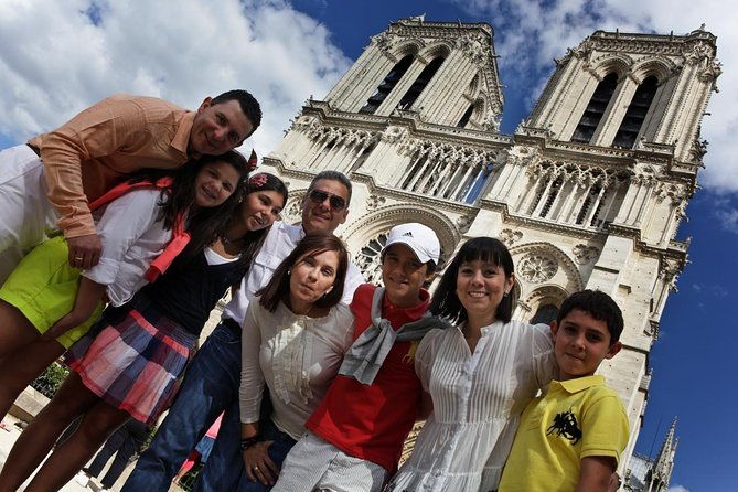 private-photography-walking-tour-of-paris-latin-quarter-or-montmartre