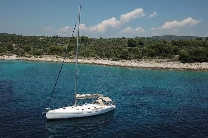 sailing-boat-small-group-kleftiko-and-sikia-cave-west-of-milos